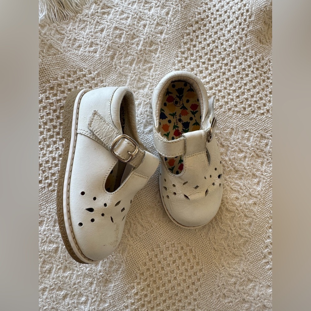 Vintage Mary Jane 6.5 Toddler Shoes - Picture 2 of 4
